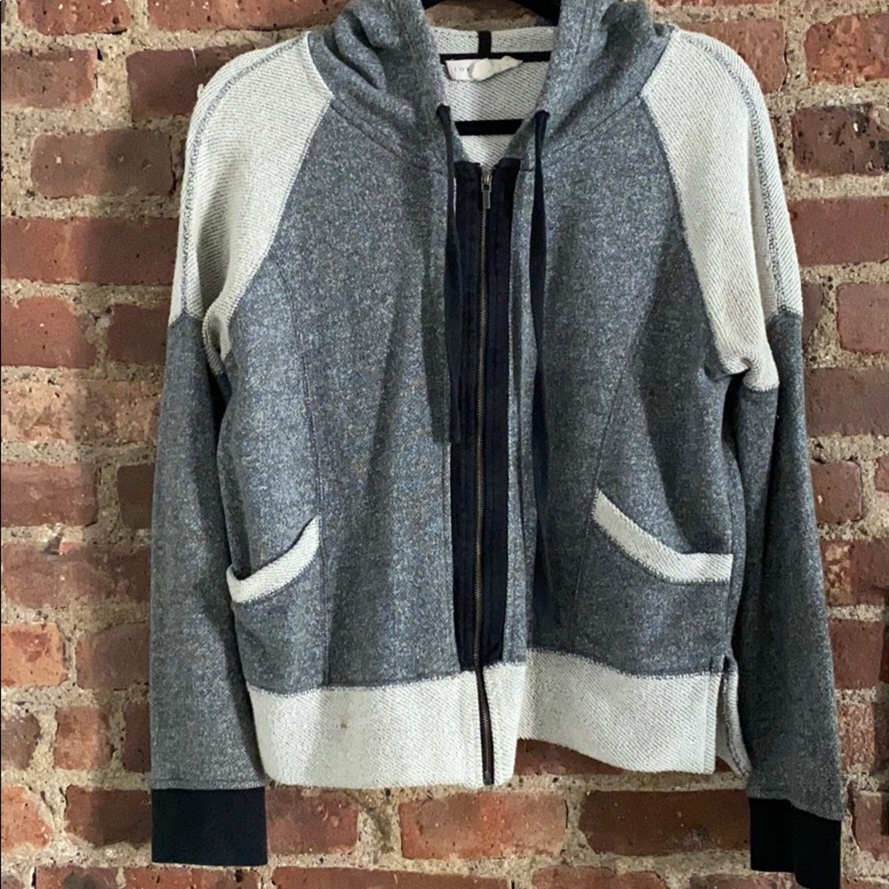 Grey scale textured hoodie sweater